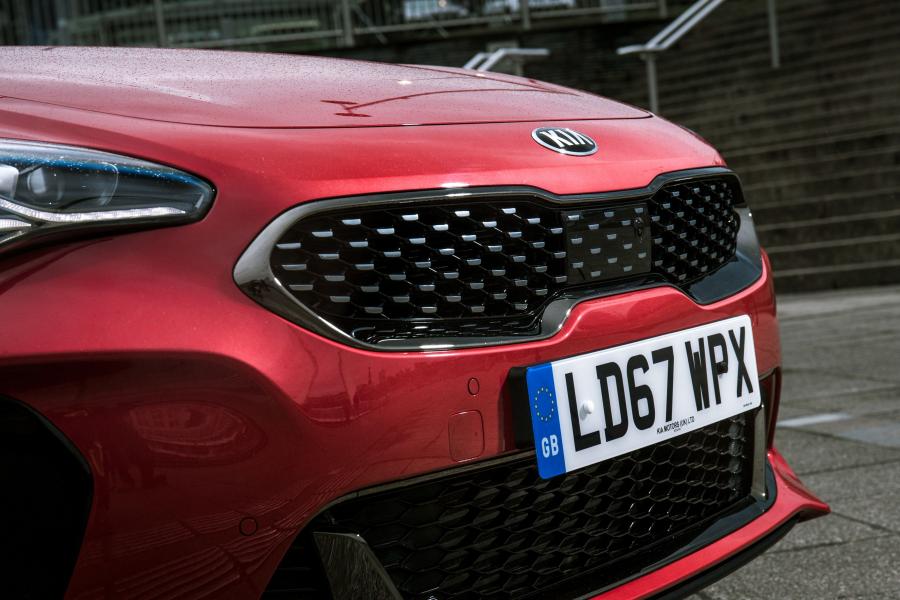 Детали экстерьера Kia Stinger GT-Line S (CK) 2017 года  (UK) (фото 20 из 41)